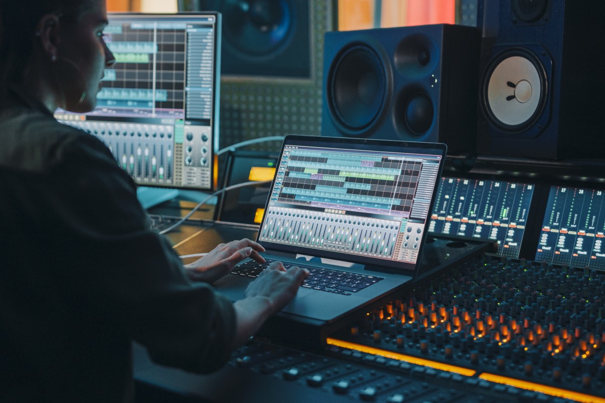 7 Best Desktop Computers for Music Production in 2023 - Produce Like A Pro